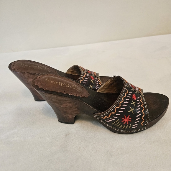 Deadstock Vintage Y2K Sketchers Women Sz 6 Leather Embroidered Wood Heel Sandals - Picture 3 of 11